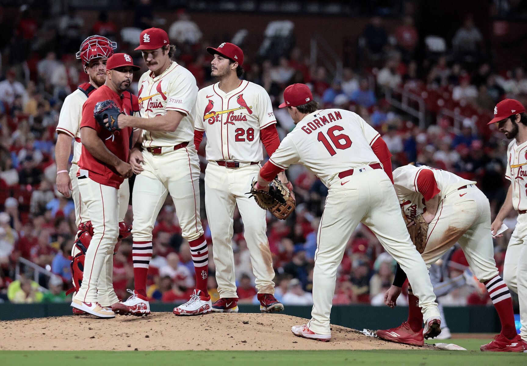 Miles Mikolas gets 'nice' bookend in possible last home start with Cardinals